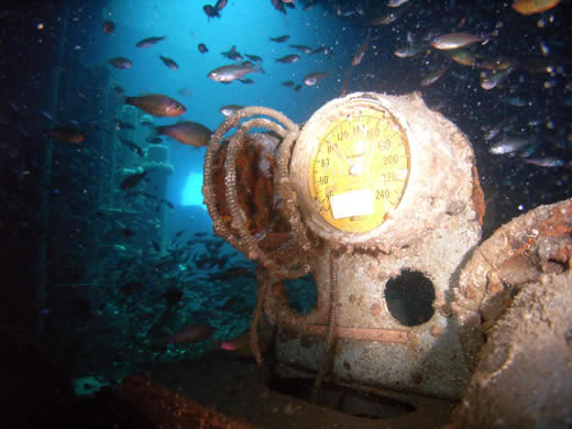 Dive HMAS Brisbane - Her Story Image Gallery  Engine Room Murray Lees Photo